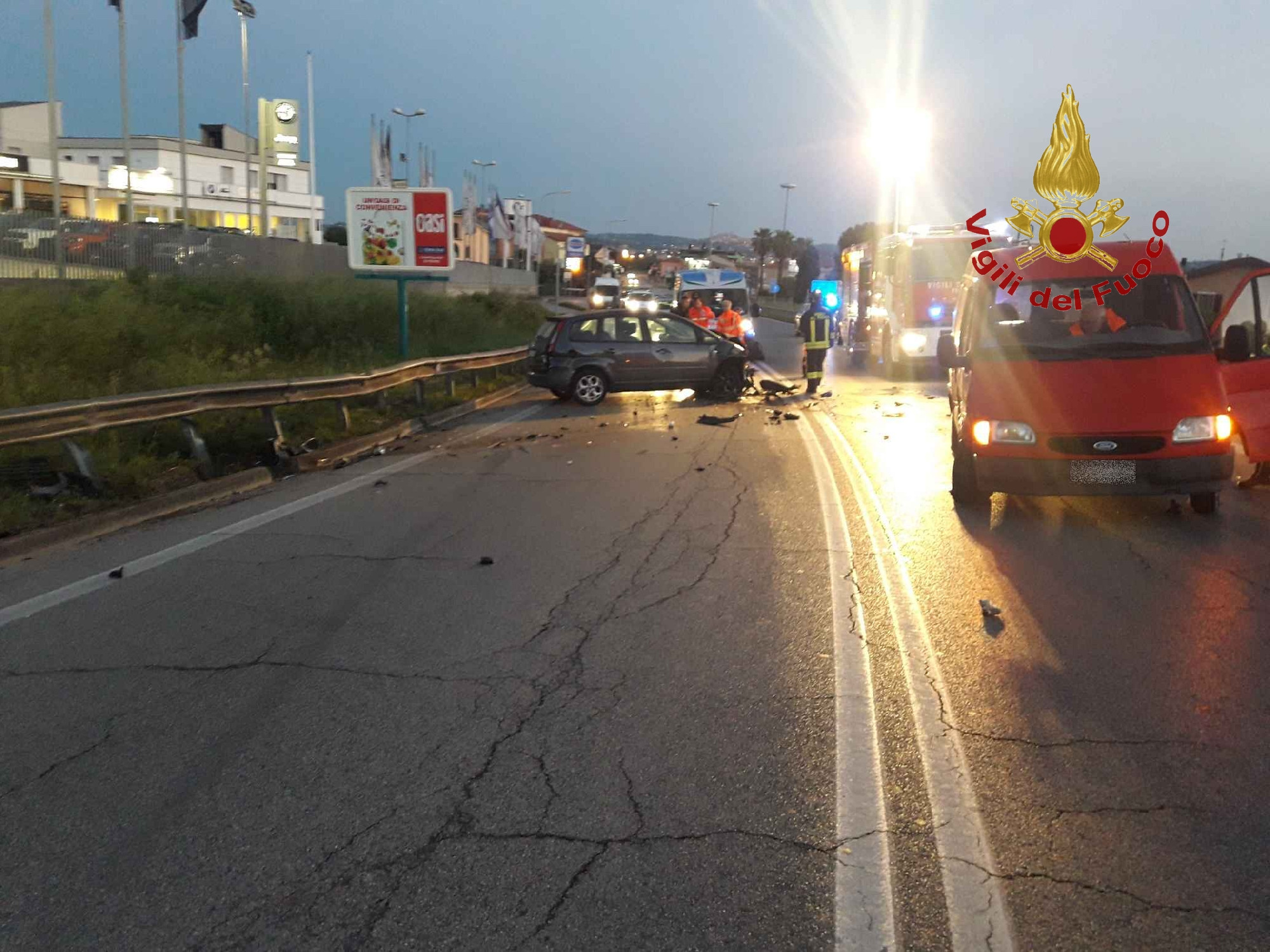 Civitanova Frontale Tra Auto E Furgone Lungo La Statale Adriatica