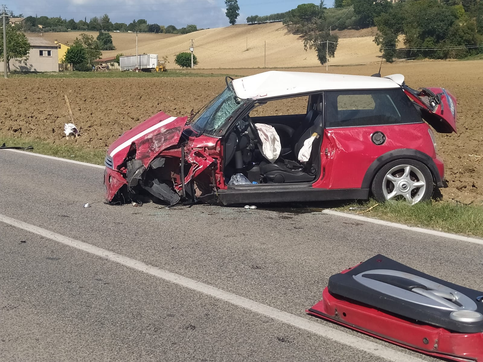 Macerata Schianto Tra Auto E Camion Uomo Estratto Dalle Lamiere E