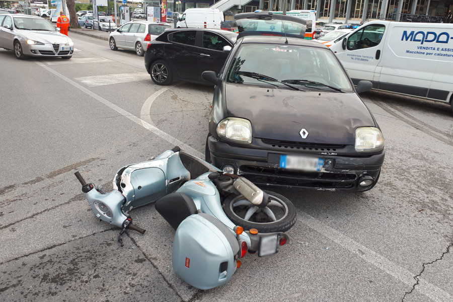 Civitanova Scontro Tra Auto E Scooter Giovane Soccorso Dal 118 FOTO