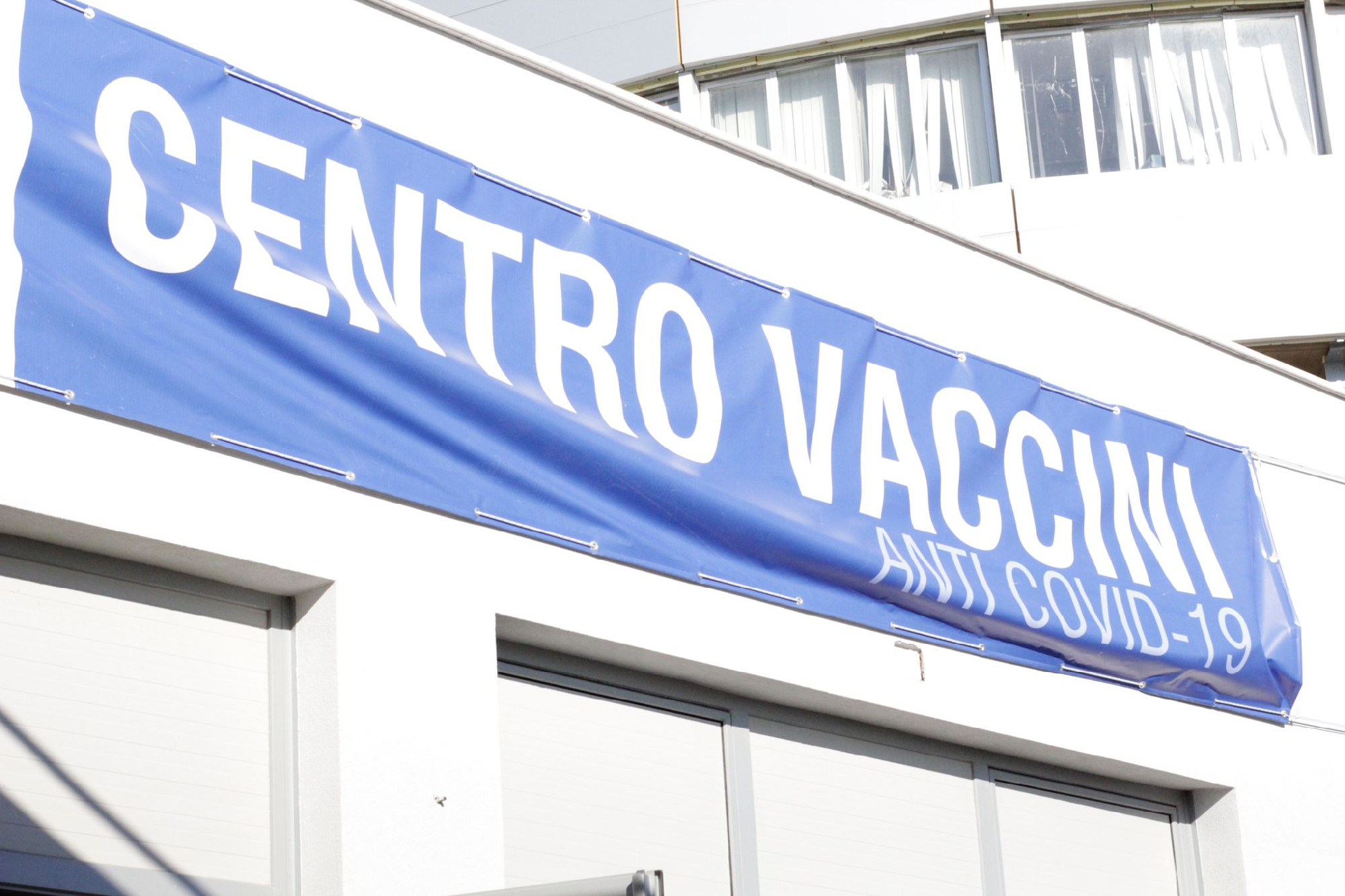 La Regione stanzia un milione di euro per i centri vaccinali Sarà