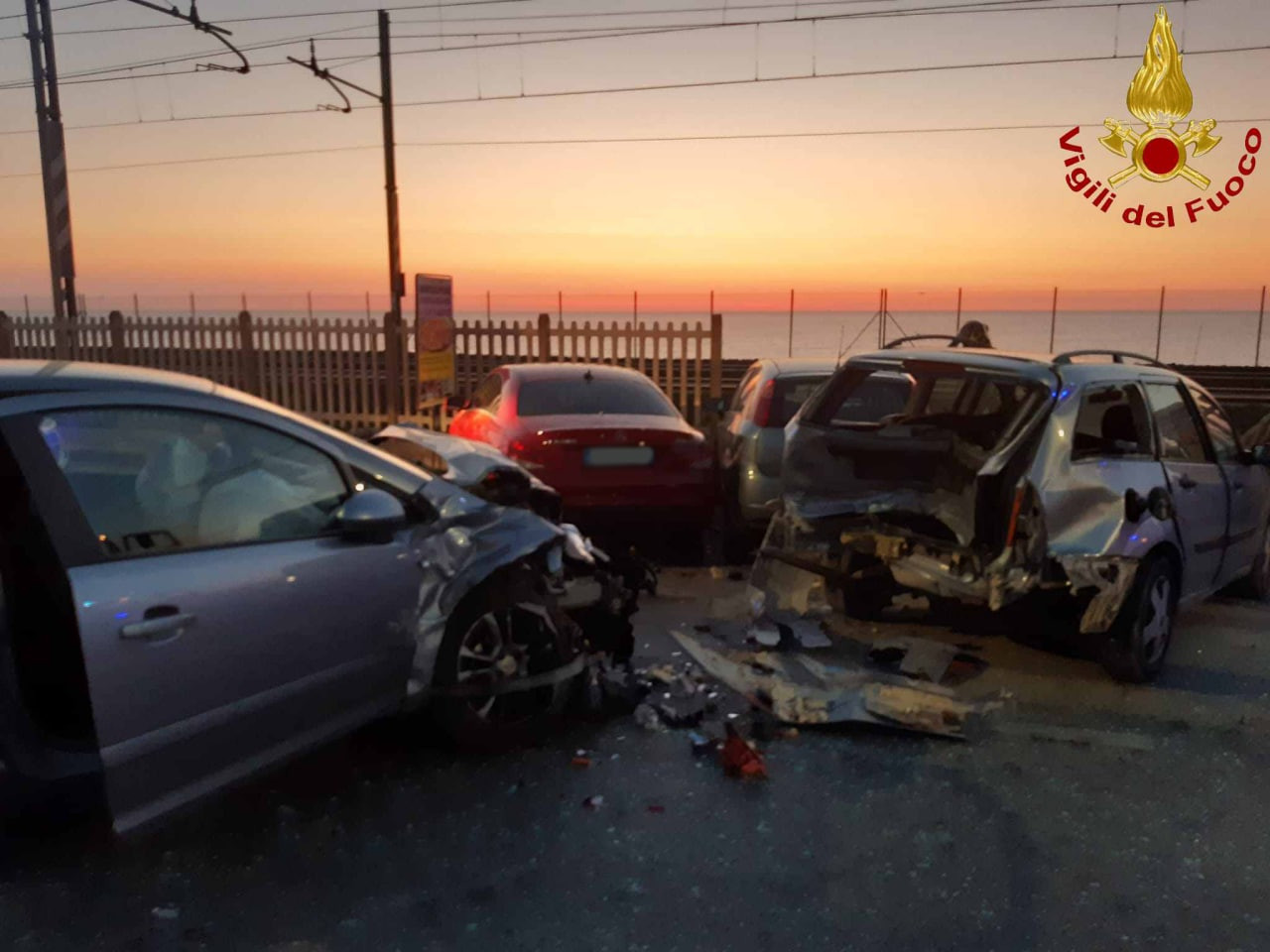 Civitanova Scontro Tra Due Auto Nella Notte Un Veicolo Finisce Contro