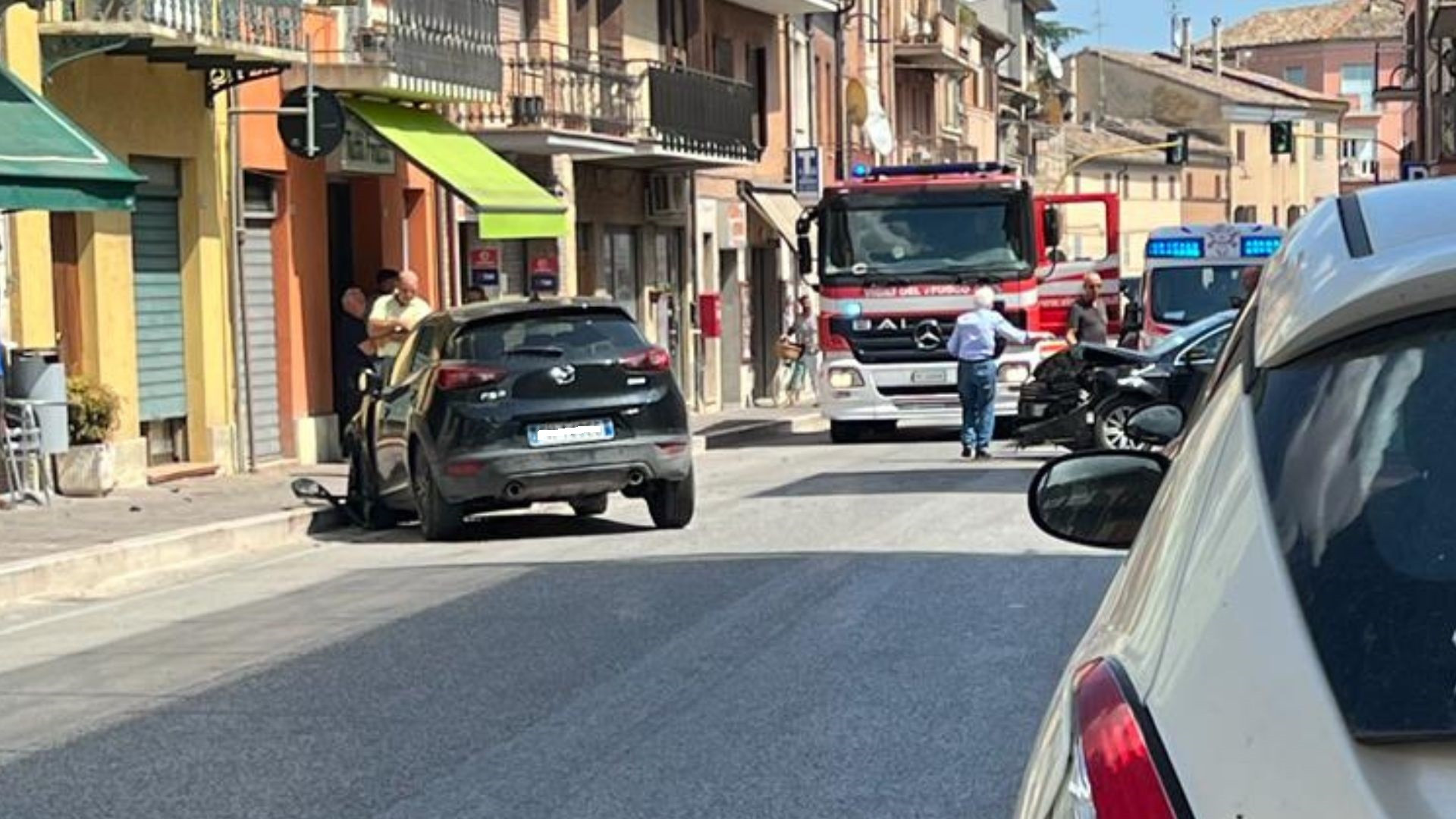 Passo Di Treia Scontro Frontale Tra Due Auto Due Feriti In Ospedale