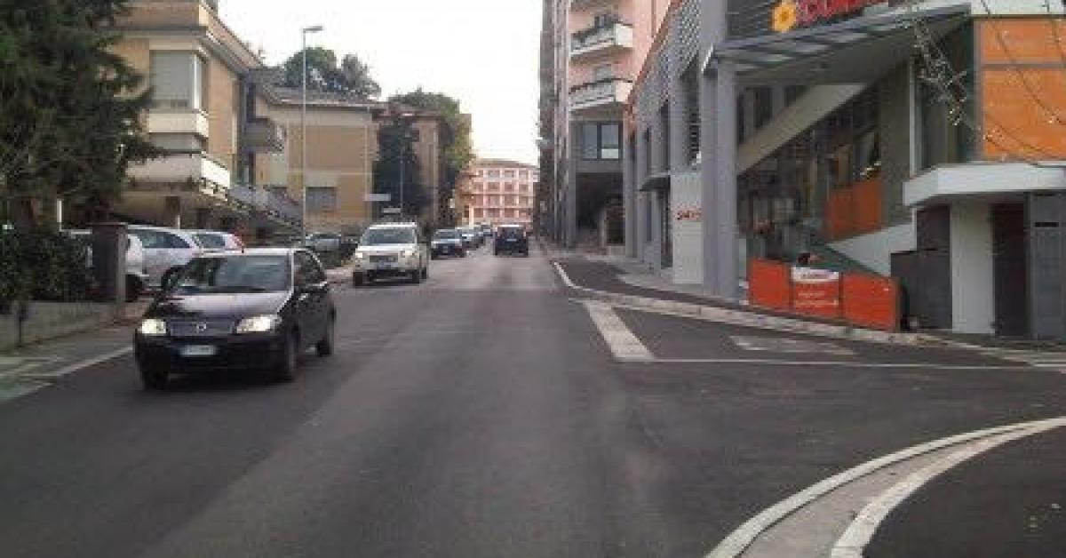 Macerata Tamponamento Tra Tre Auto Bloccata Via Dei Velini Picchio