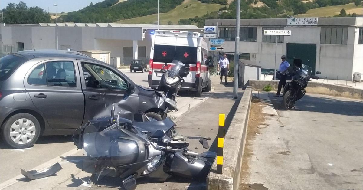 Tolentino Scontro Tra Auto E Scooter Due Feriti Uno Grave Foto E