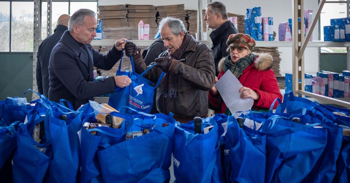 Macerata Natale di solidarietà una strenna con giochi e prodotti