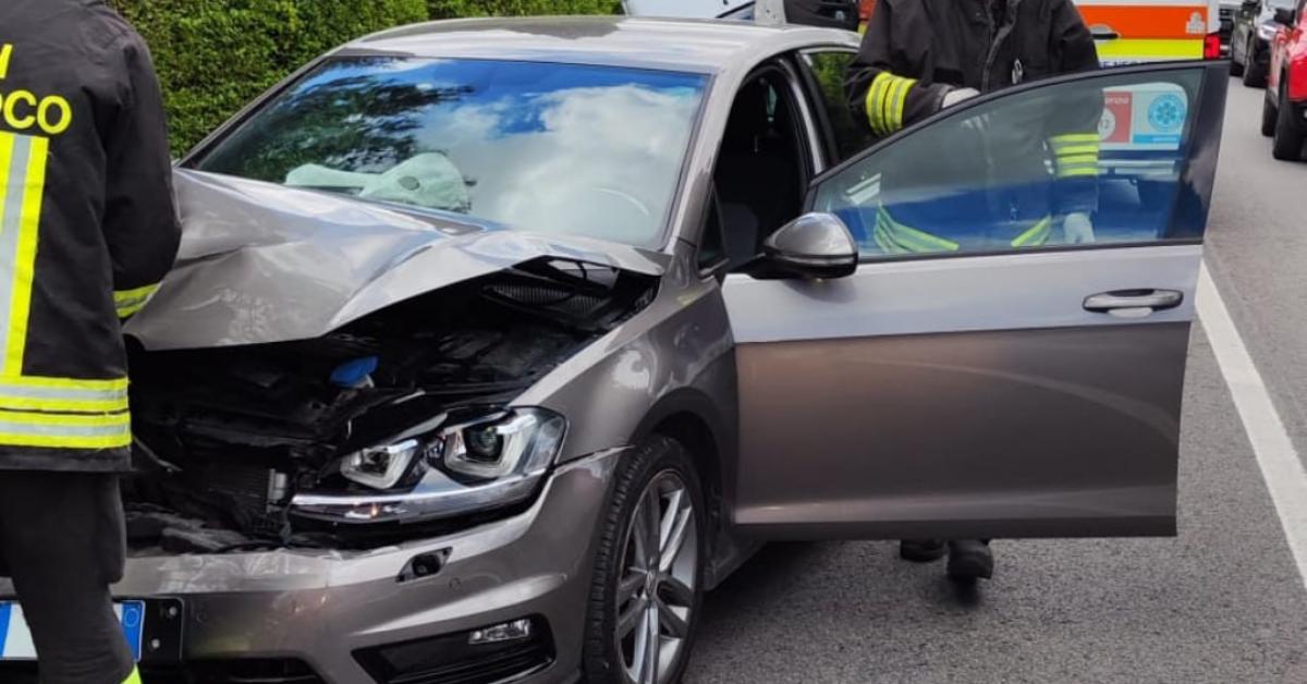 Scontro Tra Auto E Furgone Un Ferito Estratto Dalle Lamiere Picchio