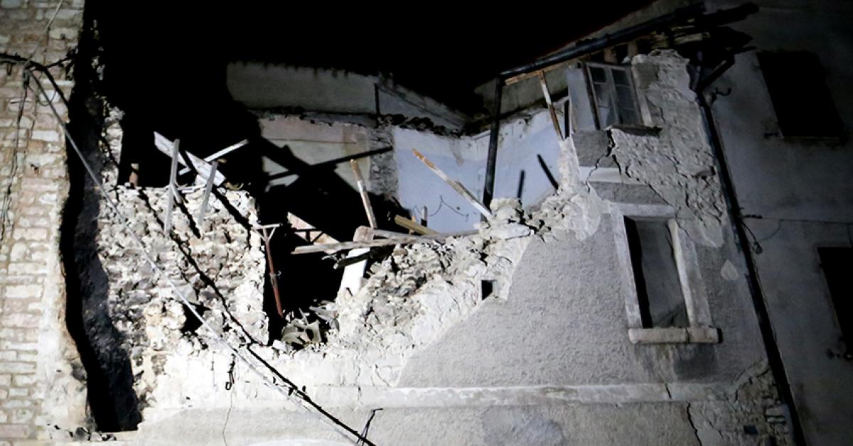 Terremoto Notte Di Paura Centinaia Gli Sfollati Un Morto Per Infarto