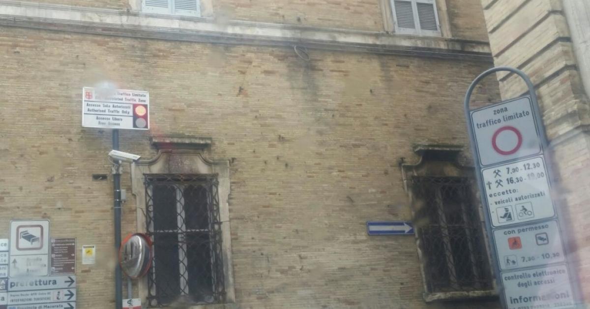 Macerata Festa Ma Il Semaforo Della Ztl Segna Rosso Fisso Pare Che