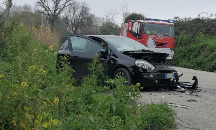 Tragico Scontro Tra Auto A Civitanova Alta Muore Un Uomo Picchio