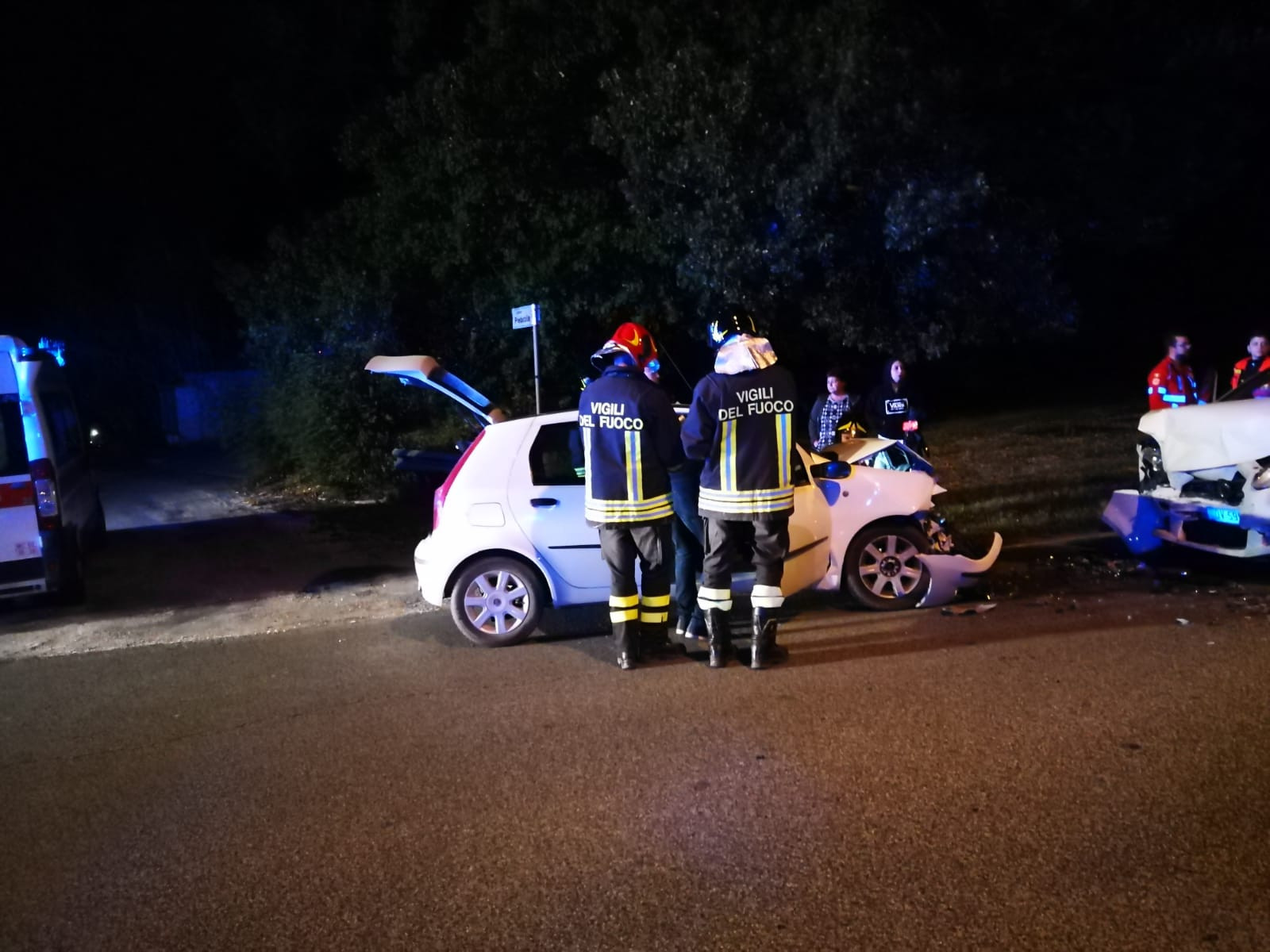 Corridonia Scontro Frontale Tra Due Auto Ragazze Al Pronto Soccorso Foto Picchio News