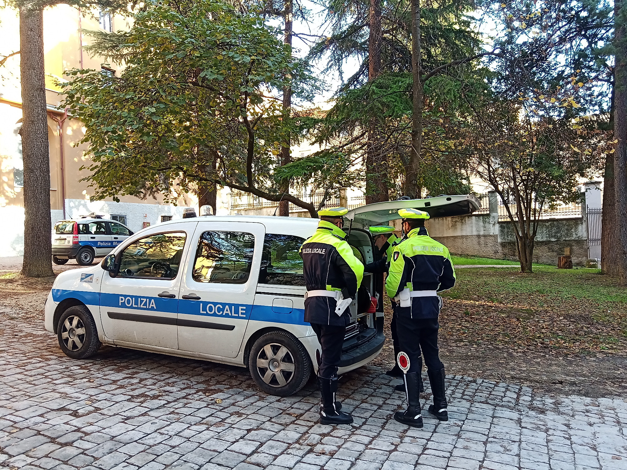 Macerata Ubriaco Alla Guida Provoca Incidente E Insulta La Polizia Locale Denunciato 25enne 5677