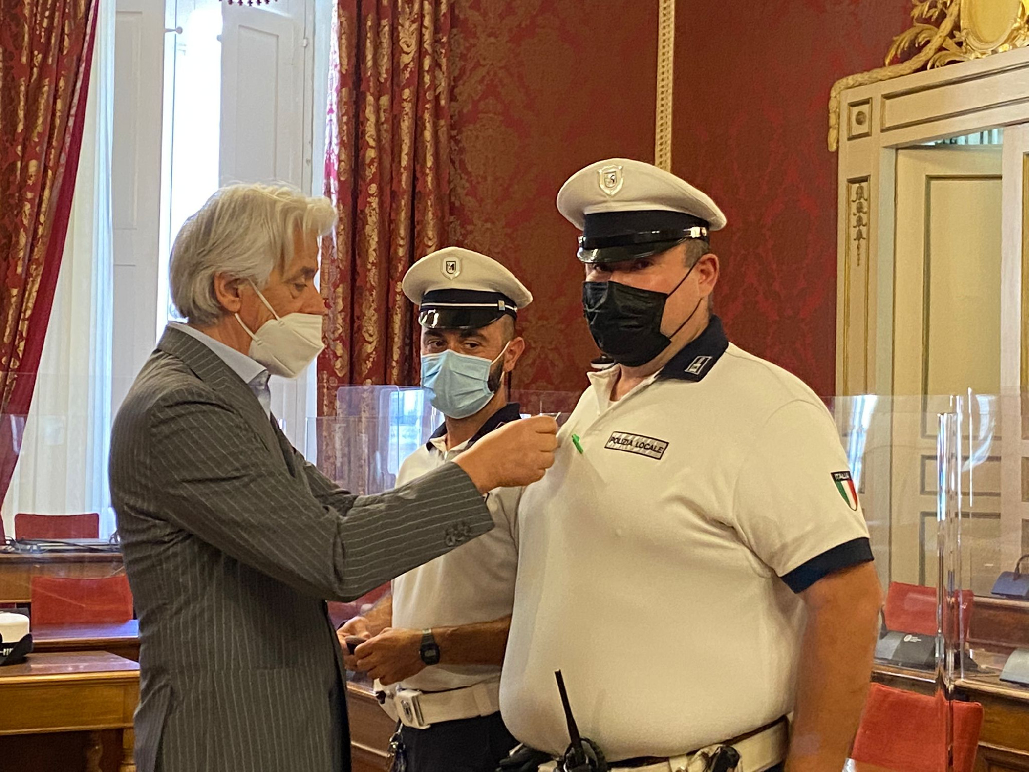 Gradi hotsell polizia municipale