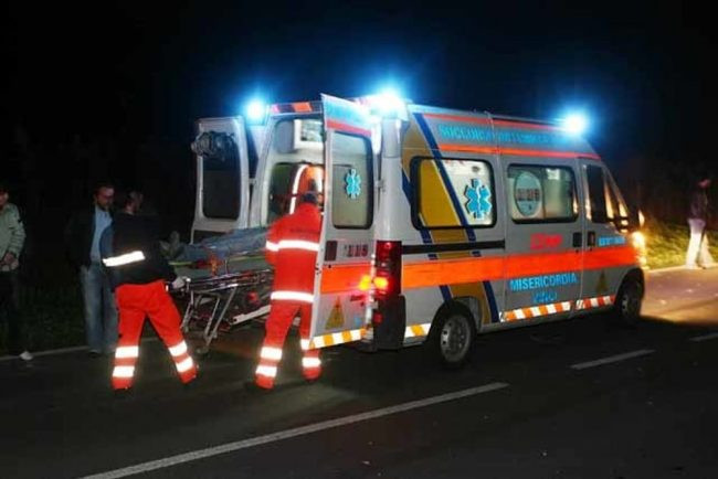 Scontra Tra Auto E Scooter, Incidente Mortale Nella Notte: 60enne Perde ...