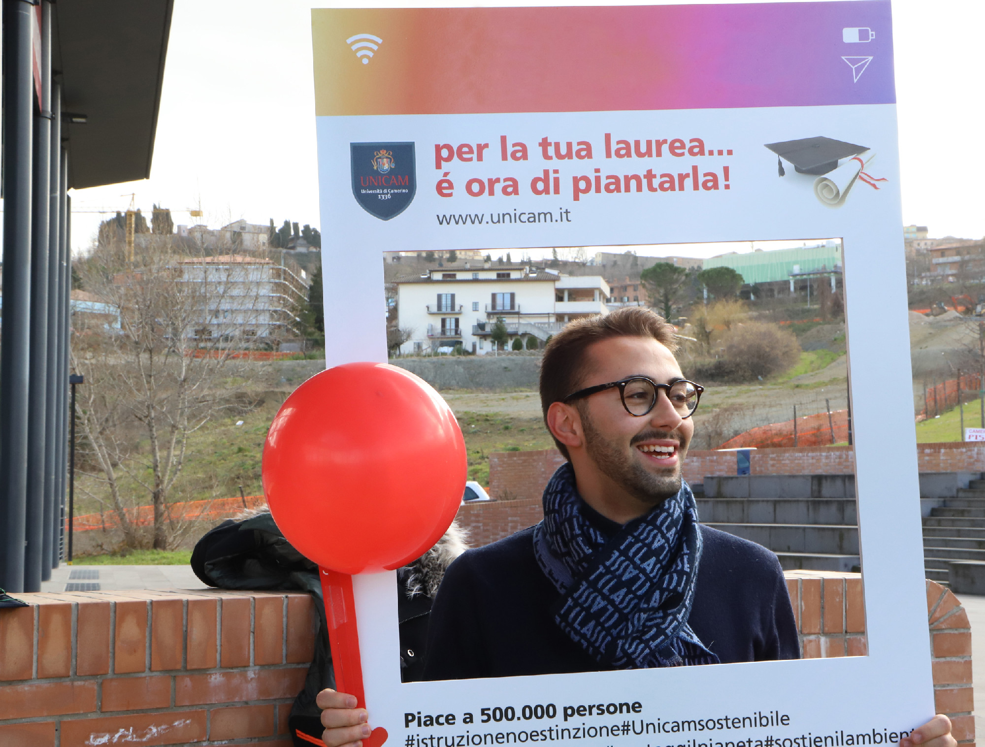 La festa di laurea con gadget ecosostenibili: al via l'iniziativa Unicam -  Picchio News - Il giornale tra la gente per la gente