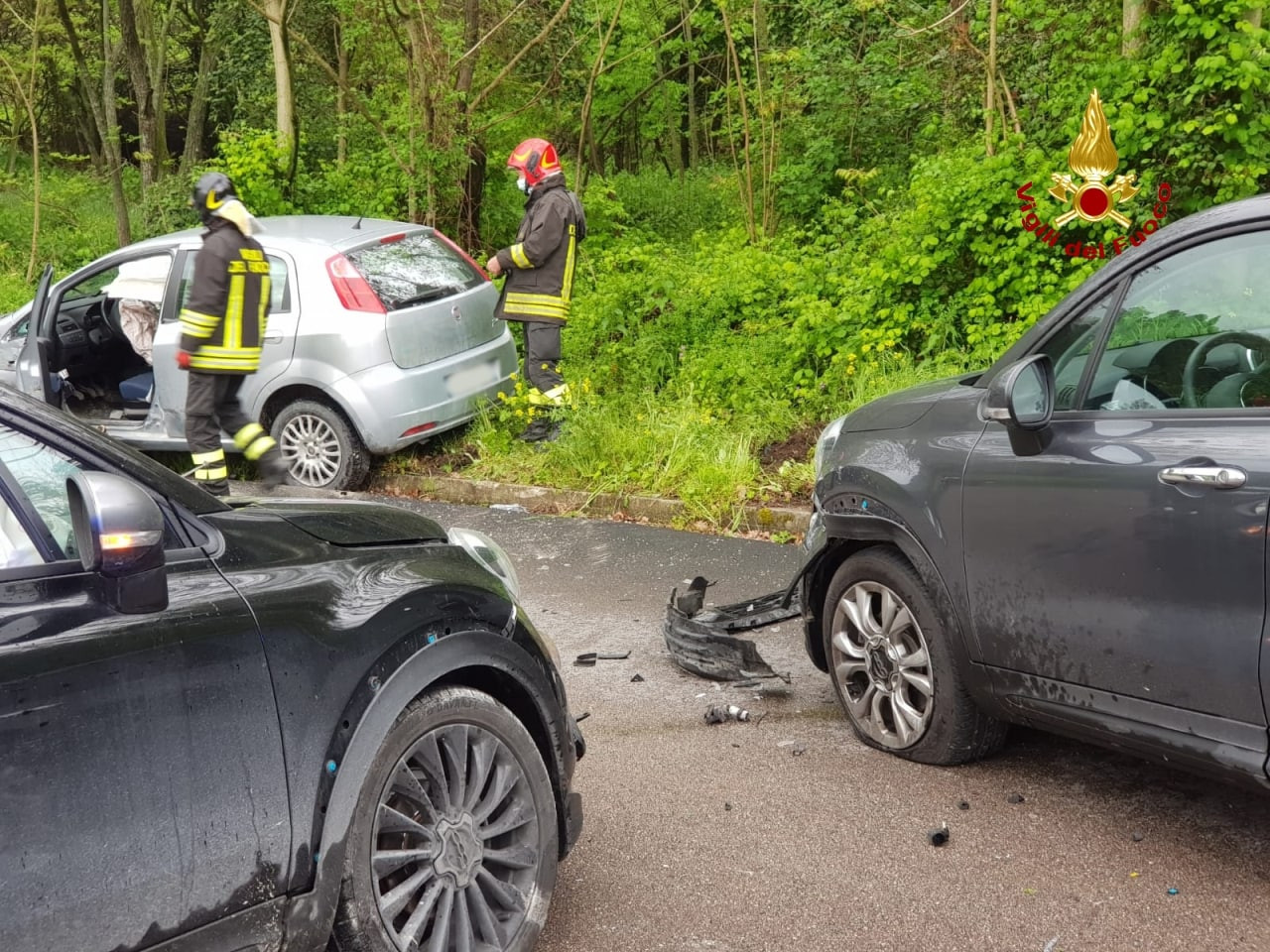 Treia Scontro Fra Tre Auto Lungo La Provinciale Due Feriti Al Pronto