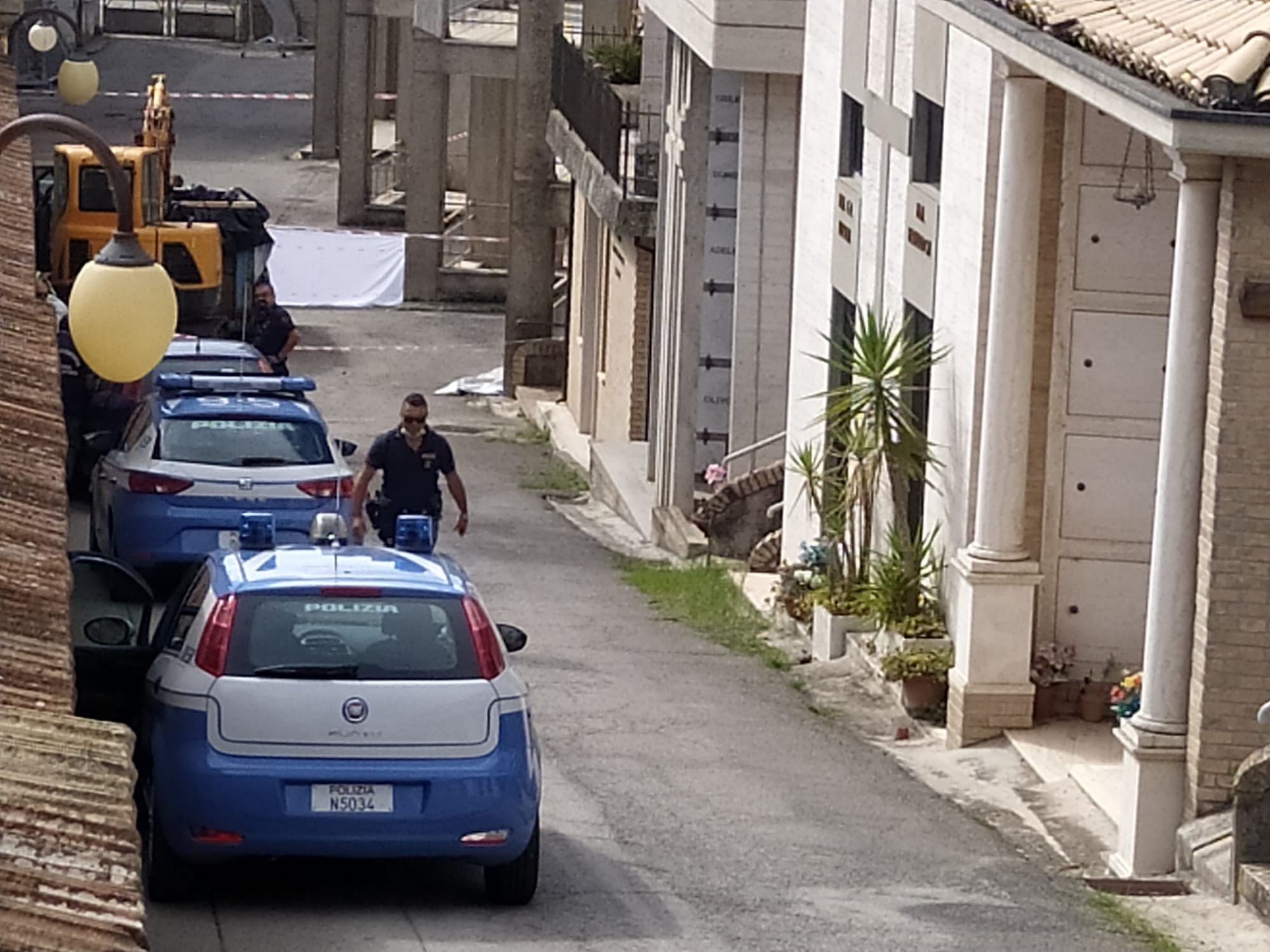 Macerata Dramma Al Cimitero Precipita Da Una Struttura Muore Una Donna Picchio News Il