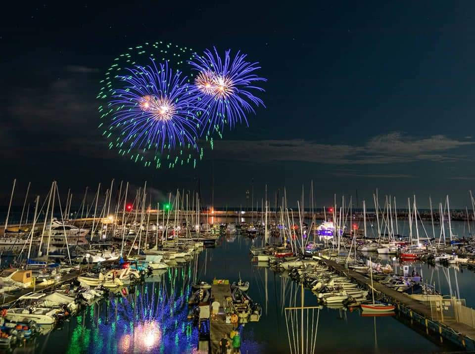 Civitanova, sì a fuochi d'artificio per Ferragosto ma divieto d'accesso  alle spiagge libere - Picchio News - Il giornale tra la gente per la gente