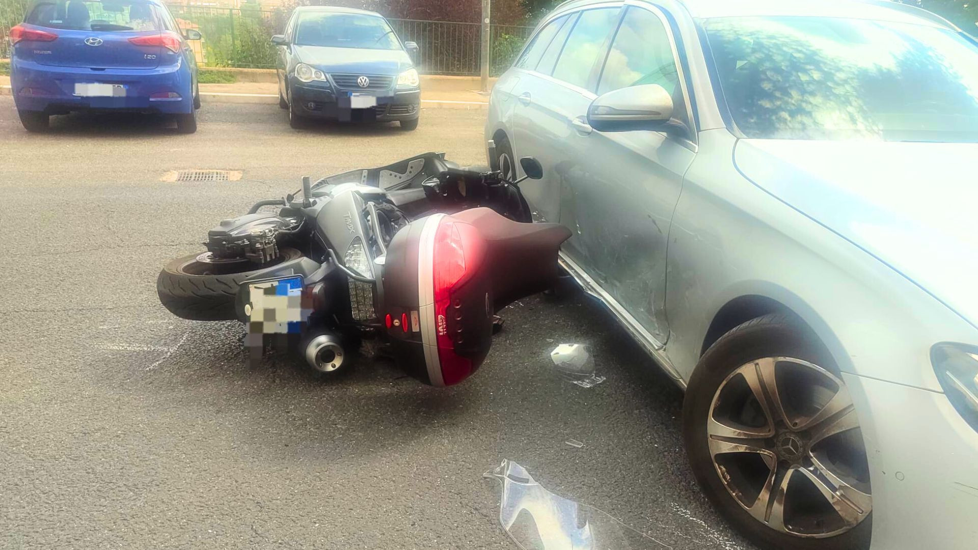 Macerata, scontro tra auto e scooter in via Roma: 60enne in codice ...