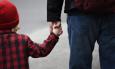 Affidamento figli e scelta della scuola: tra genitori distanti prevale l'interesse del minore, la sentenza della Cassazione
