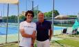 Tra tuffi in mare e campi da tennis: Max Gazzè in vacanza con la famiglia a Porto Recanati