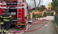 Incendio distrugge un magazzino a San Severino: struttura inagibile e veicoli bruciati