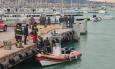 Si getta in mare e scompare: ricerche in corso al porto di Civitanova (FOTO)