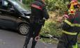 Auto contro un albero a Pioraco: muore una donna