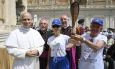 Macerata-Loreto 2026, papa Leone XIV benedice la Fiaccola della Pace in Vaticano