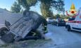 Macerata - Scontro tra due auto, una si ribalta nel fossato: traffico in tilt