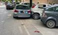 Macerata, fa "strike" di auto in sosta in viale Martiri della Libertà (FOTO)
