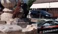 Castelraimondo, danneggiano la fontana in centro: identificati e denunciati due giovanissimi