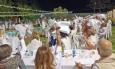 Pieve Torina, torna la Cena in Bianco: tavoli a bordo piscina, musica e fuochi d’artificio