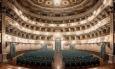 Accusa un malore durante lo spettacolo a teatro: decisivo l’intervento di due medici in platea