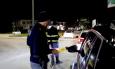 Civitanova - Una Bmw fugge all'alt, un conducente mostra una patente greca falsa: notte di controlli