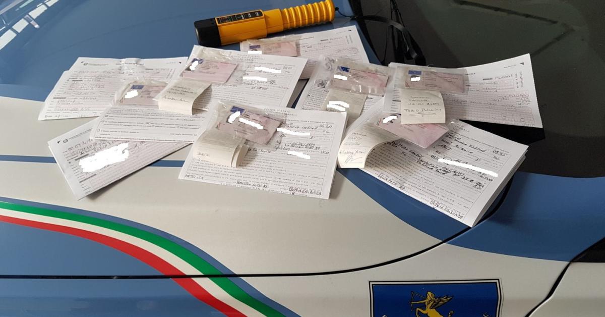 Controlli Della Stradale Ritirate Nella Notte Nove Patenti A Civitanova Picchio News Il