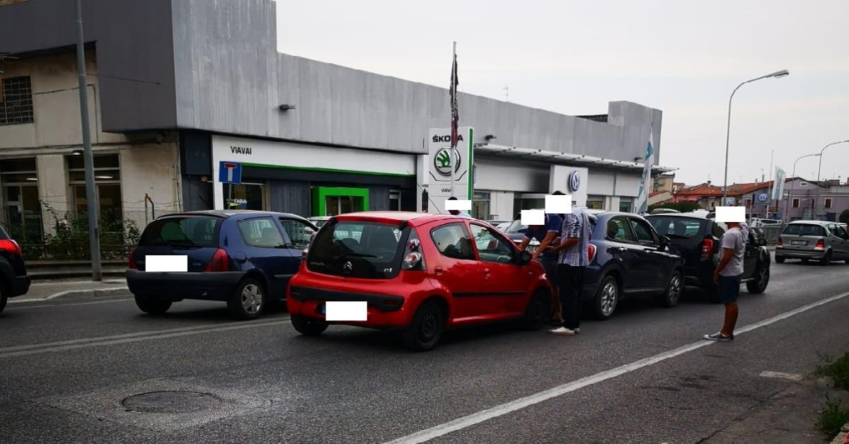 Civitanova Tamponamento Tra Tre Auto Lungo La Statale Traffico In