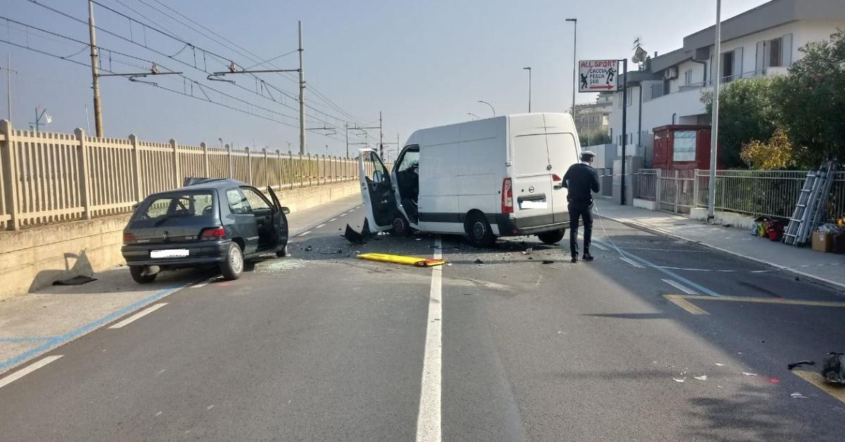 Auto contro furgone, tragico incidente mortale: la vittima è una donna - Picchio  News - Il giornale tra la gente per la gente