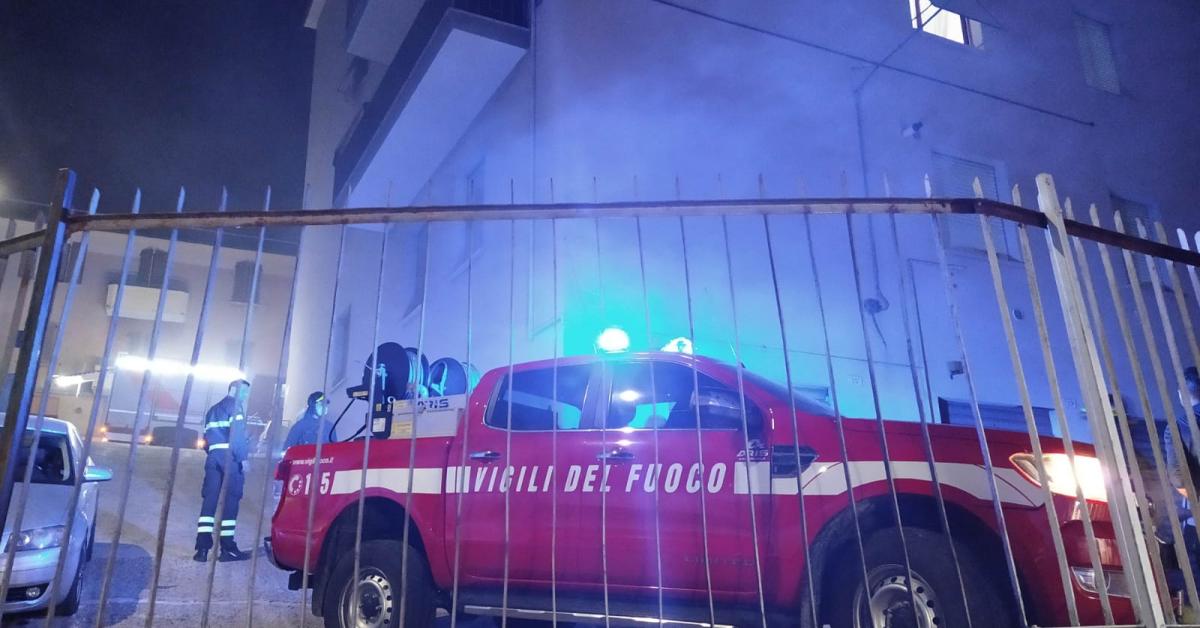 Macerata Scoppia Incendio In Un Garage Paura Per I Proprietari Foto