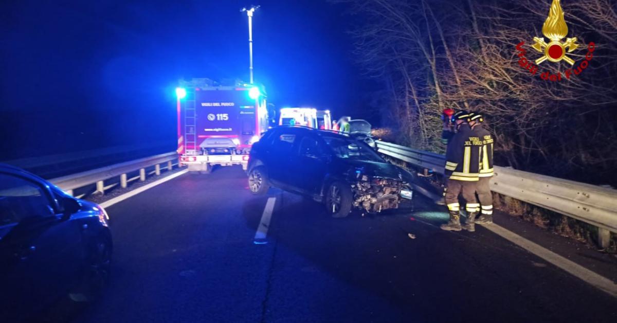 Corridonia, Schianto Tra Due Auto In Superstrada: Un Ferito Estratto ...