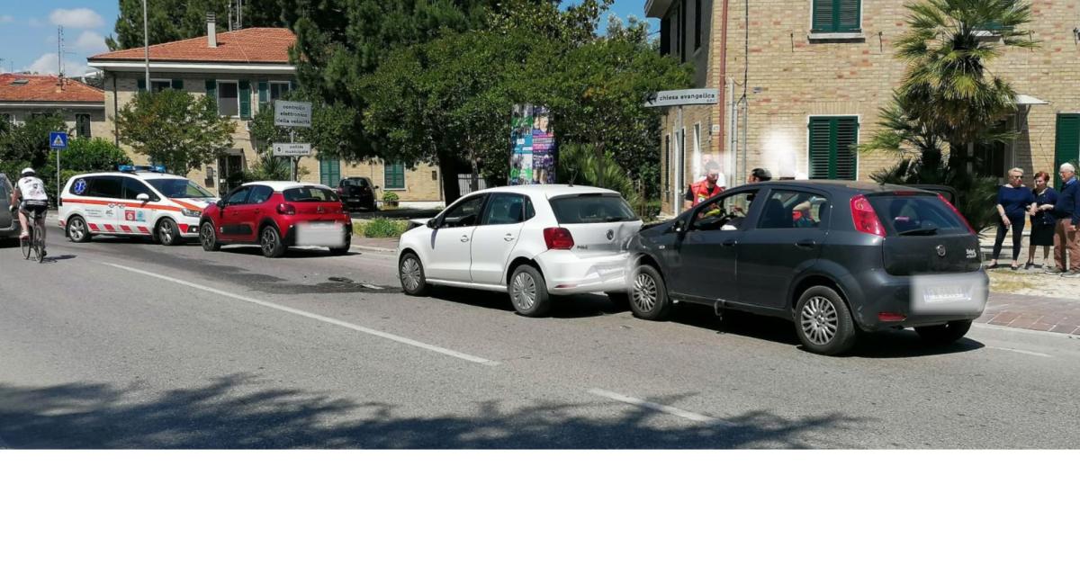 Civitanova tamponamento a catena traffico in tilt in via Dante Alighieri