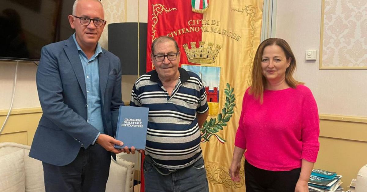 Civitanova, il sindaco premia Franco, il turista che ama Civitanova da ...