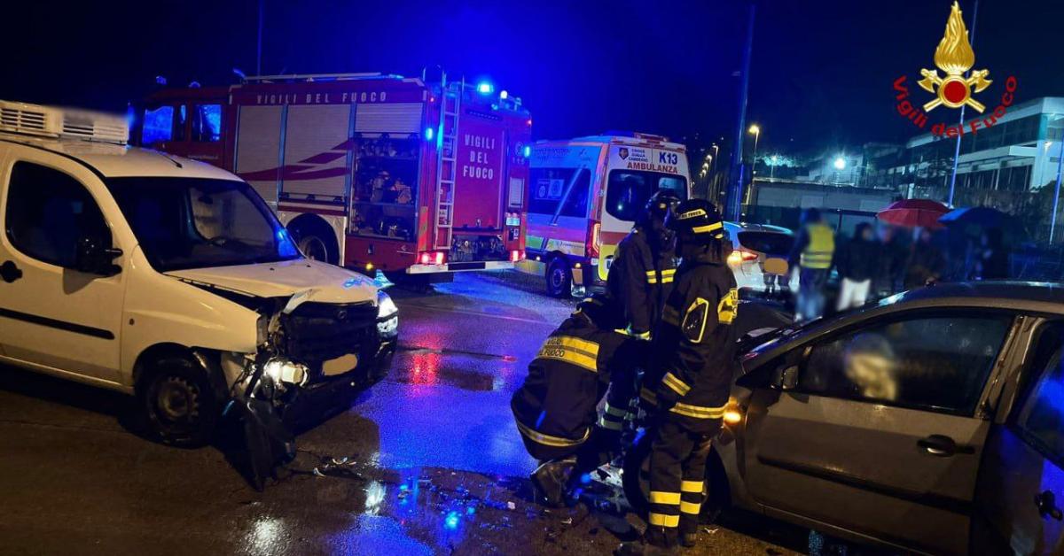Offagna, incidente tra due auto e un furgone lungo la provinciale: tre ...