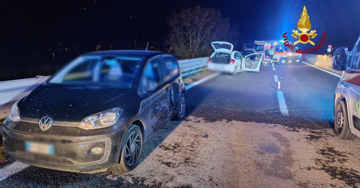 Apiro, incidente coinvolge tre auto sulla Statale 76: traffico in tilt ...