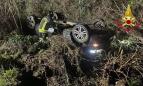 Perde il controllo dell’auto e si ribalta sull’A14: conducente estratto dall'abitacolo dai vigili del fuoco