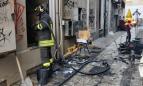 Civitanova, rogo in un negozio del centro: l’ipotesi è incendio doloso, indaga la polizia