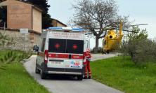 Cingoli, perde il controllo della moto in curva: gravissimo un giovane di 16 anni