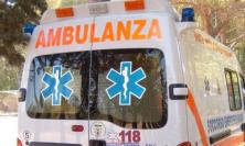 Tolentino, scontro tra due auto in via Sacharov: una si ribalta contro un muro