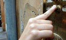 Montefano, truffa del falso carabiniere: rubati gioielli per 10mila euro, denunciati un uomo e una donna
