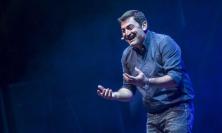 Max Giusti star a Corridonia per le feste patronali: in piazza arriva lo show gratuito "Bollicine Update"