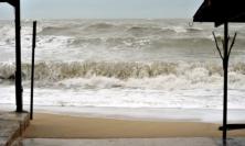 Scirocco forte e mareggiate: scatta l'allerta meteo nelle Marche